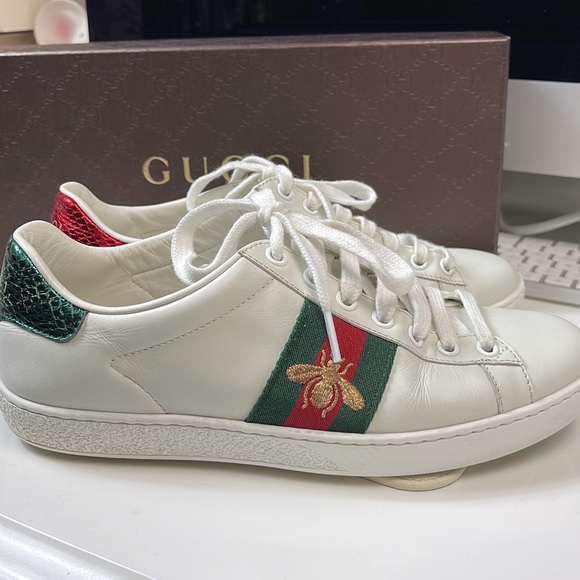 ‼️‼️‼️SOLD‼️‼️‼️Gucci Ace Sneaker with embroidered bee size 36 women sneaker - Picture 4 of 11